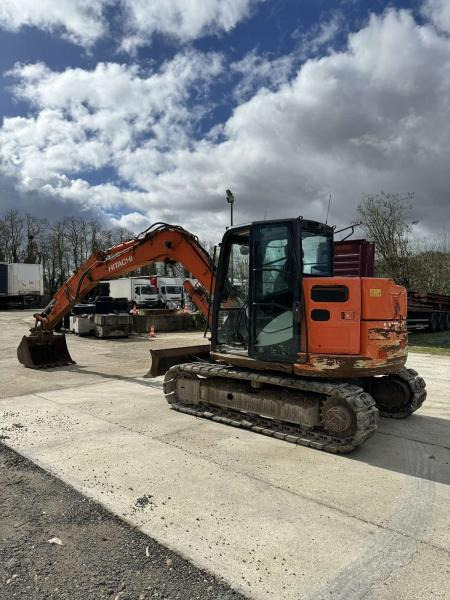 Hitachi ZX85USB-5A - Escavadora de rastos: foto 1 Hitachi ZX85USB-5A - Escavadora de rastos: foto 1