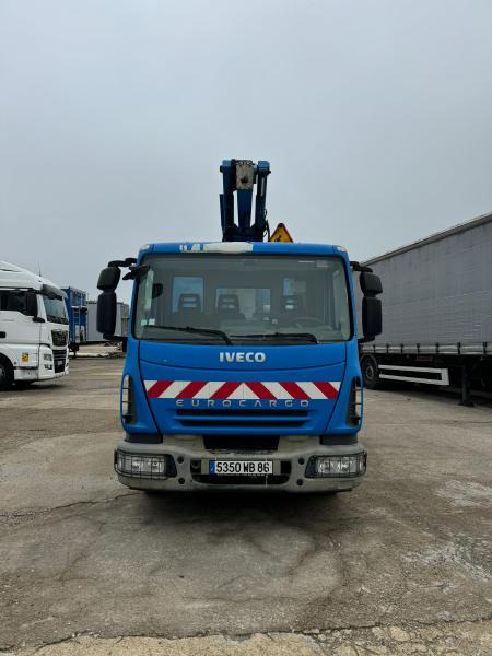 Iveco 100E19 - Caminhão com plataforma aérea: foto 2 Iveco 100E19 - Caminhão com plataforma aérea: foto 2