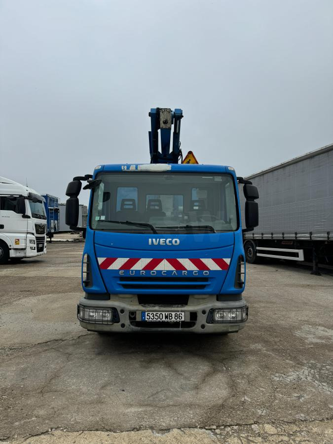 Iveco Eurocargo 100E18 - Caminhão com plataforma aérea: foto 2 Iveco Eurocargo 100E18 - Caminhão com plataforma aérea: foto 2