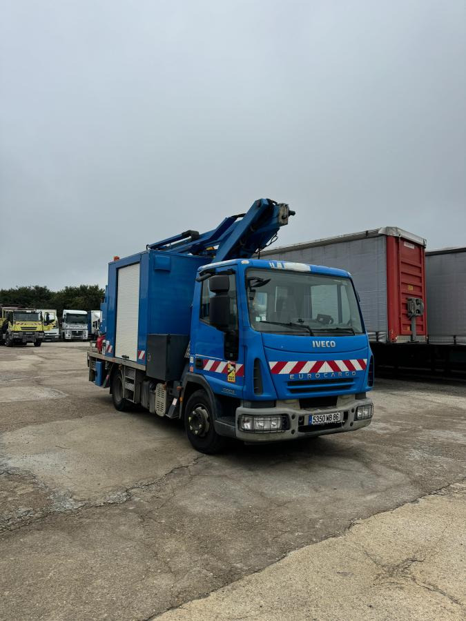 Iveco Eurocargo 100E19 - Caminhão com plataforma aérea: foto 3 Iveco Eurocargo 100E19 - Caminhão com plataforma aérea: foto 3