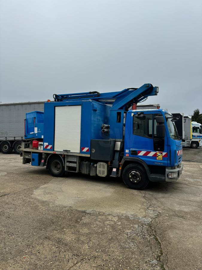 Iveco Eurocargo 100E19 - Caminhão com plataforma aérea: foto 4 Iveco Eurocargo 100E19 - Caminhão com plataforma aérea: foto 4