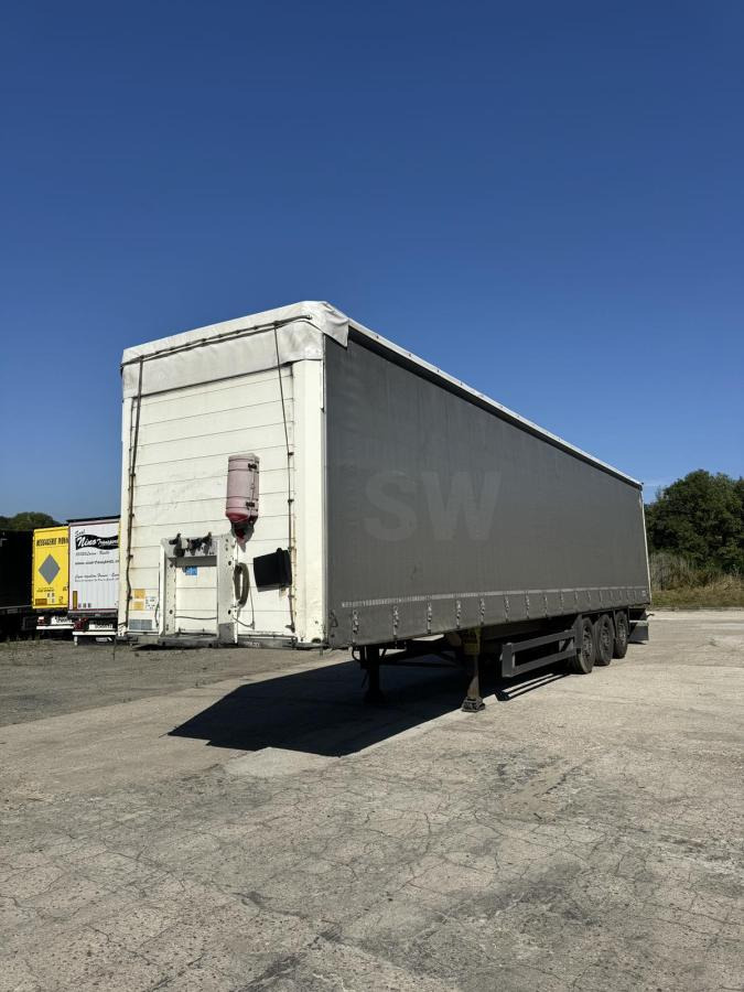 Schmitz Cargobull - Semi-reboque de lona: foto 1 Schmitz Cargobull - Semi-reboque de lona: foto 1