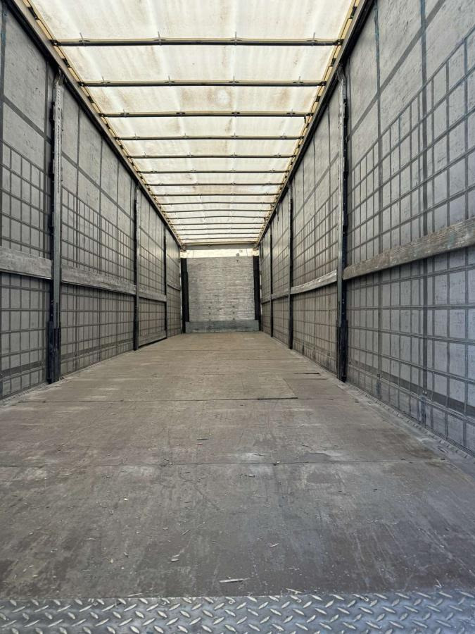 Schmitz Cargobull - Semi-reboque de lona: foto 2 Schmitz Cargobull - Semi-reboque de lona: foto 2