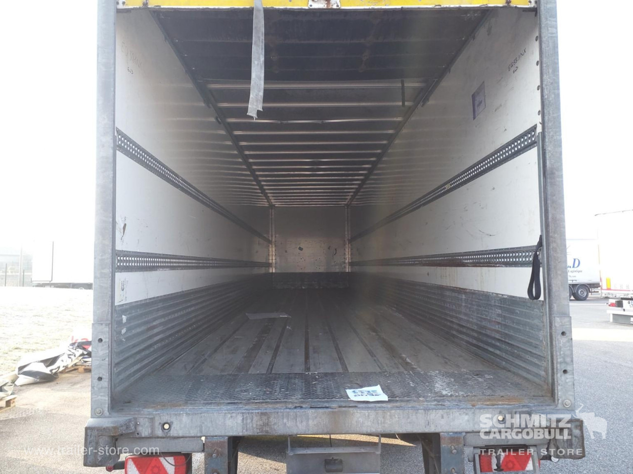 FRUEHAUF Dryfreight Standard Roller shutter door - Semireboque furgão: foto 3 FRUEHAUF Dryfreight Standard Roller shutter door - Semireboque furgão: foto 3