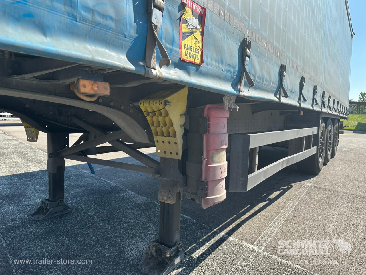 SCHMITZ Curtainsider Standard - Semi-reboque de lona: foto 2 SCHMITZ Curtainsider Standard - Semi-reboque de lona: foto 2