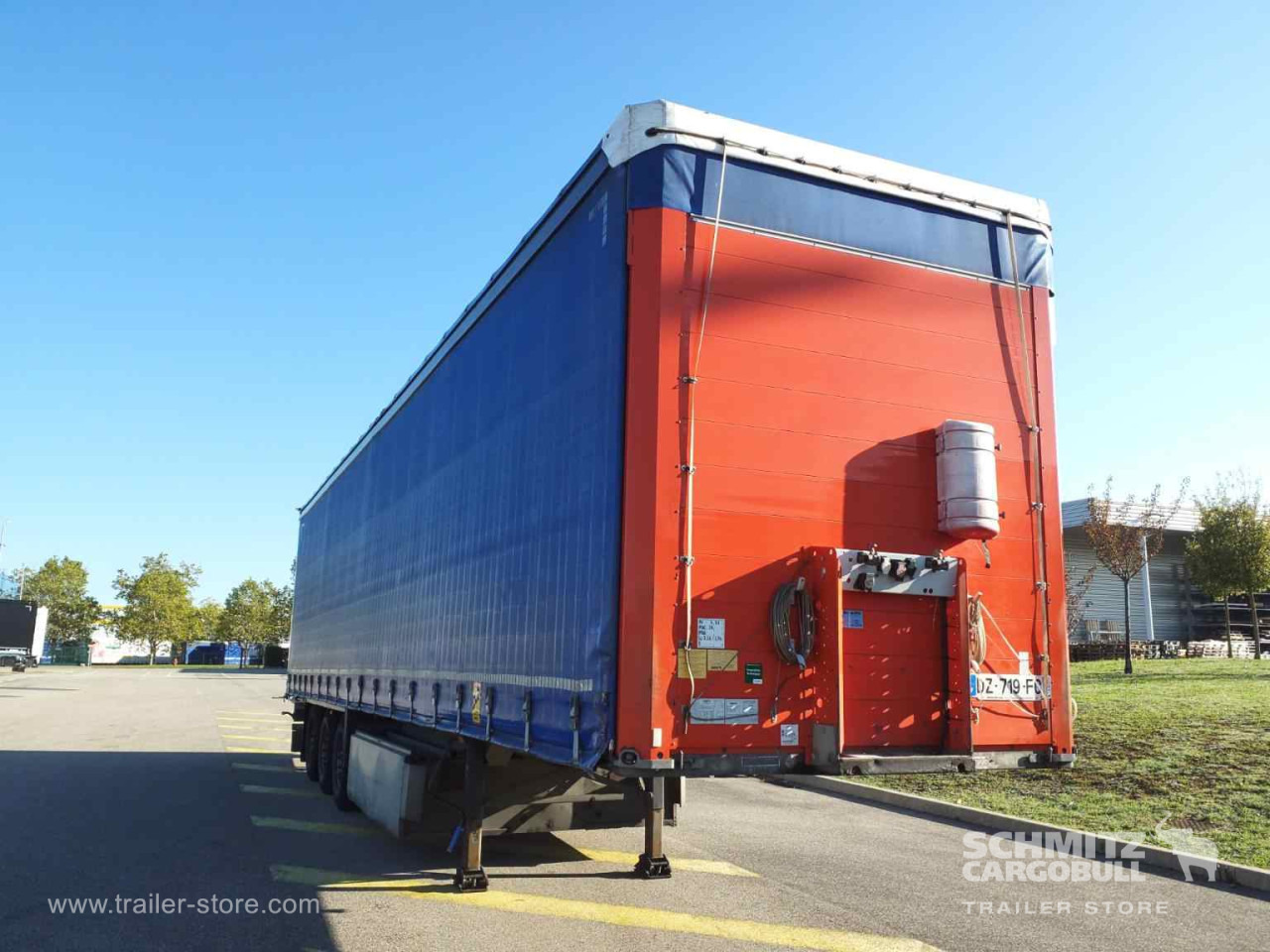 SCHMITZ Curtainsider Standard - Semi-reboque de lona: foto 1 SCHMITZ Curtainsider Standard - Semi-reboque de lona: foto 1