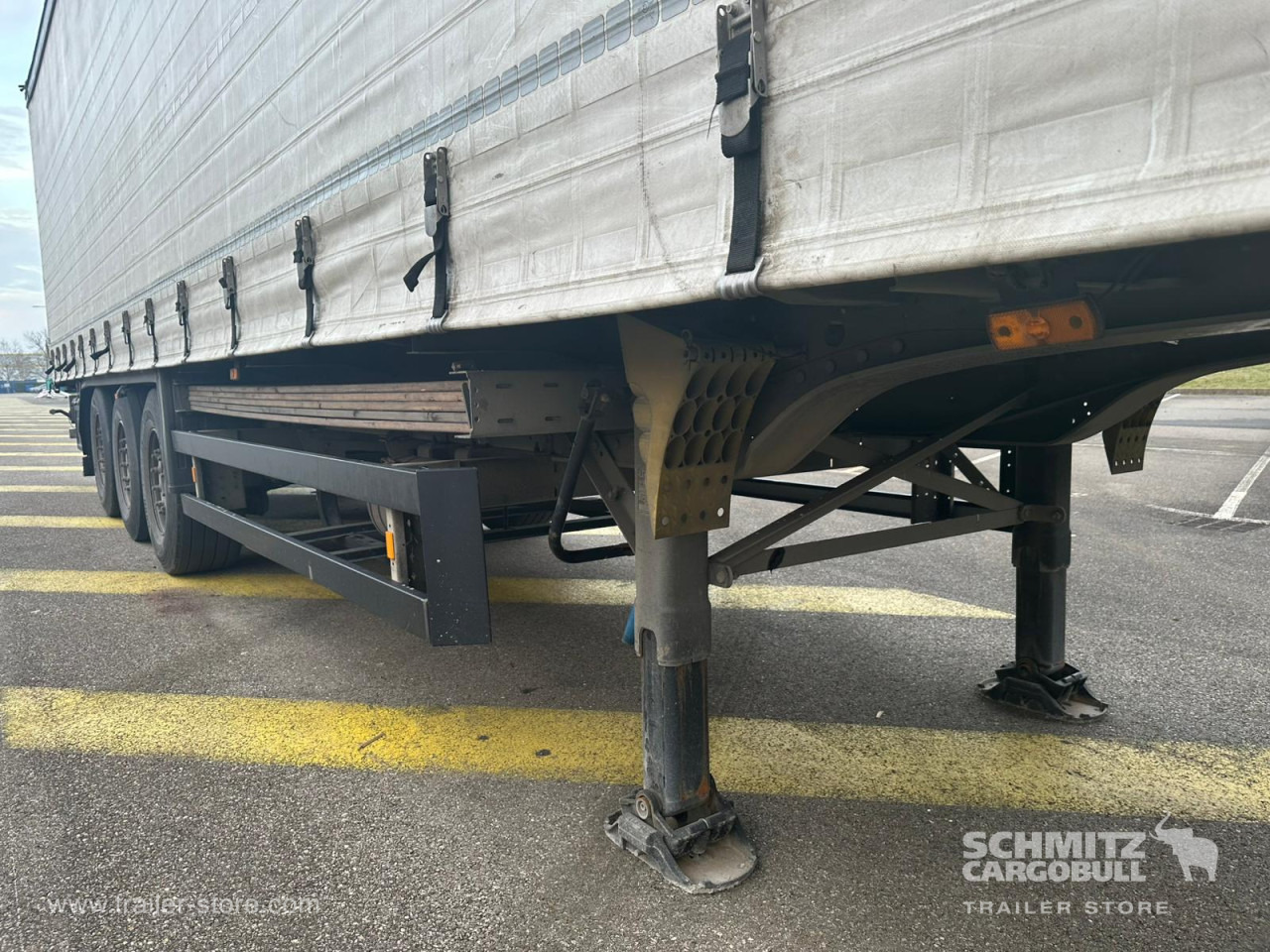 SCHMITZ Curtainsider Standard - Semi-reboque de lona: foto 4 SCHMITZ Curtainsider Standard - Semi-reboque de lona: foto 4