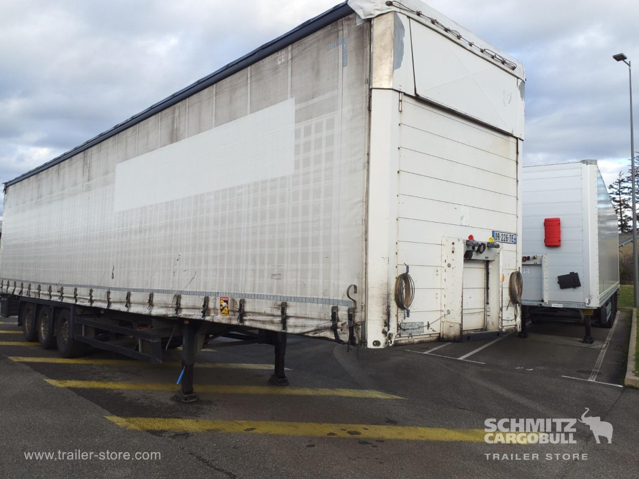 SCHMITZ Curtainsider Standard - Semi-reboque de lona: foto 1 SCHMITZ Curtainsider Standard - Semi-reboque de lona: foto 1
