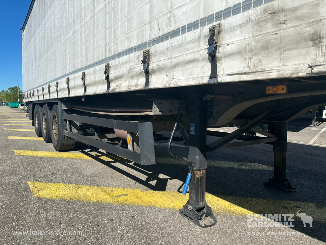 SCHMITZ Curtainsider Standard - Semi-reboque de lona: foto 4 SCHMITZ Curtainsider Standard - Semi-reboque de lona: foto 4