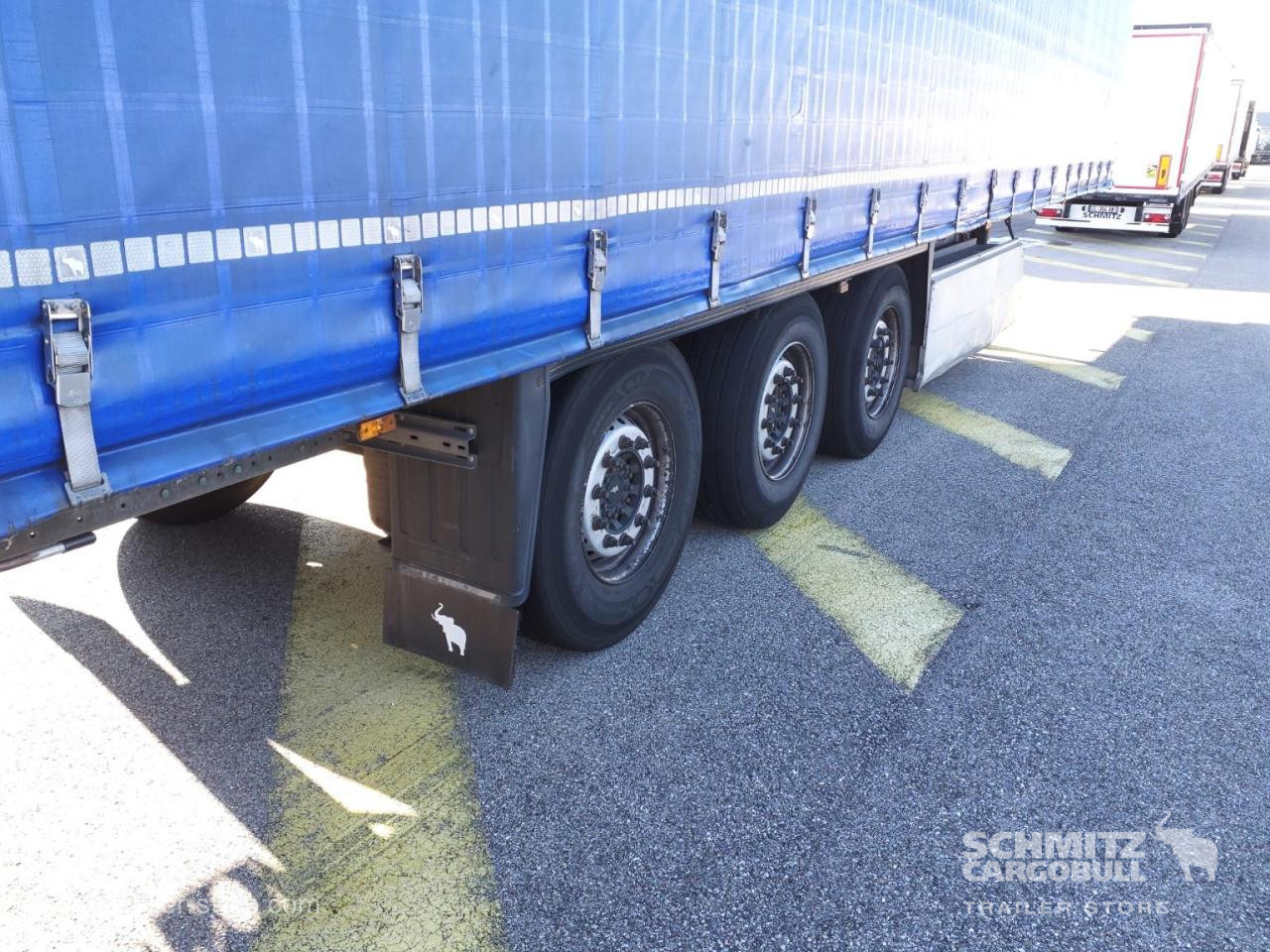 SCHMITZ Curtainsider Standard - Semi-reboque de lona: foto 3 SCHMITZ Curtainsider Standard - Semi-reboque de lona: foto 3