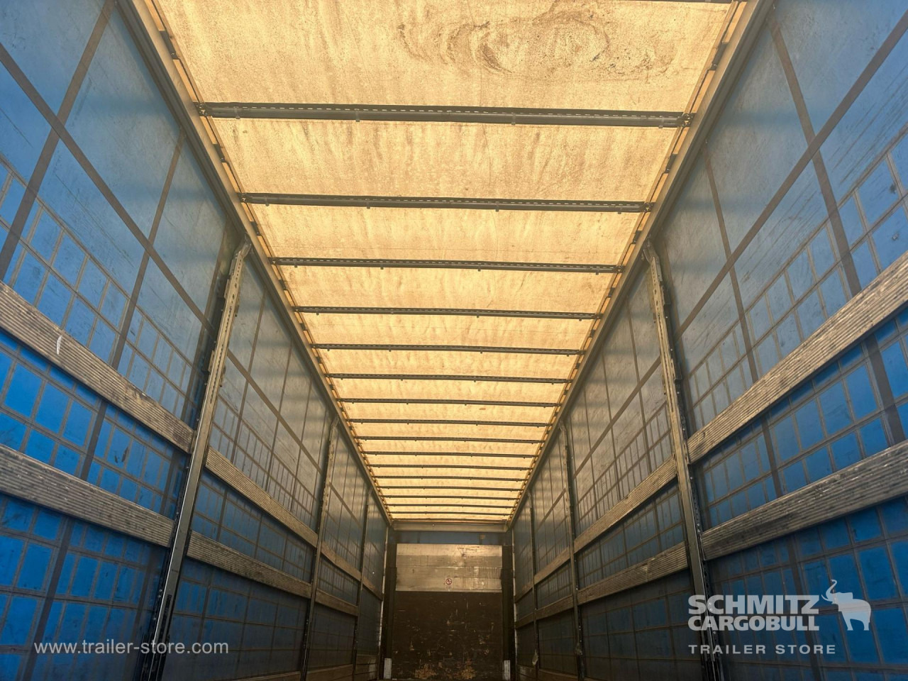 SCHMITZ Curtainsider Standard - Semi-reboque de lona: foto 4 SCHMITZ Curtainsider Standard - Semi-reboque de lona: foto 4