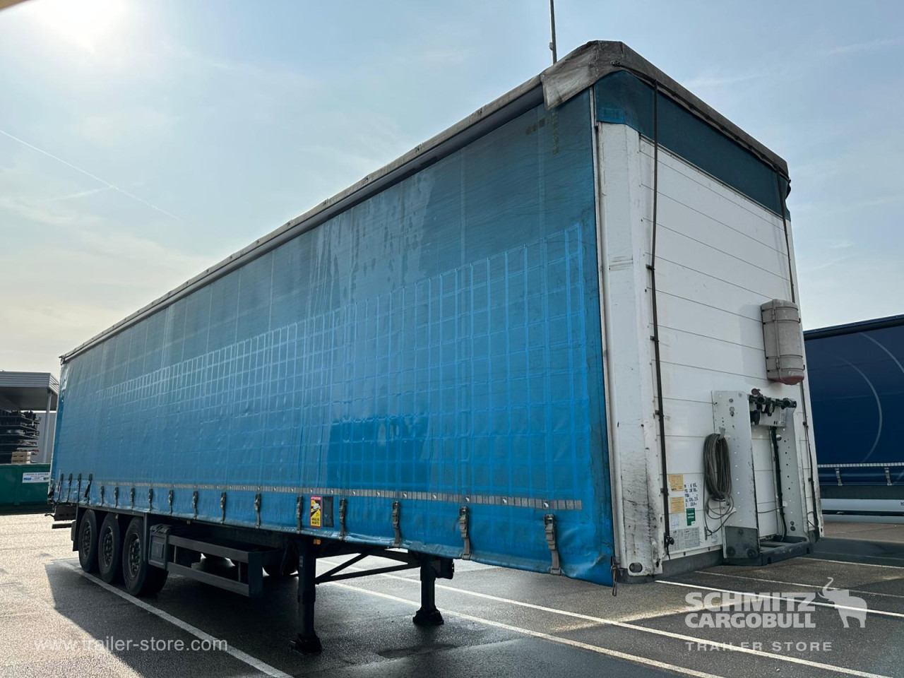 SCHMITZ Curtainsider Standard - Semi-reboque de lona: foto 1 SCHMITZ Curtainsider Standard - Semi-reboque de lona: foto 1