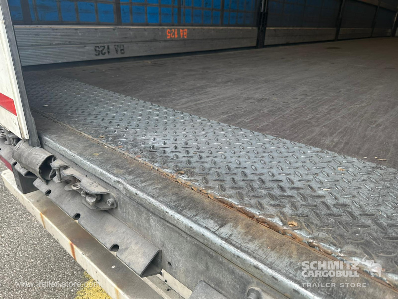 SCHMITZ Curtainsider Standard - Semi-reboque de lona: foto 2 SCHMITZ Curtainsider Standard - Semi-reboque de lona: foto 2