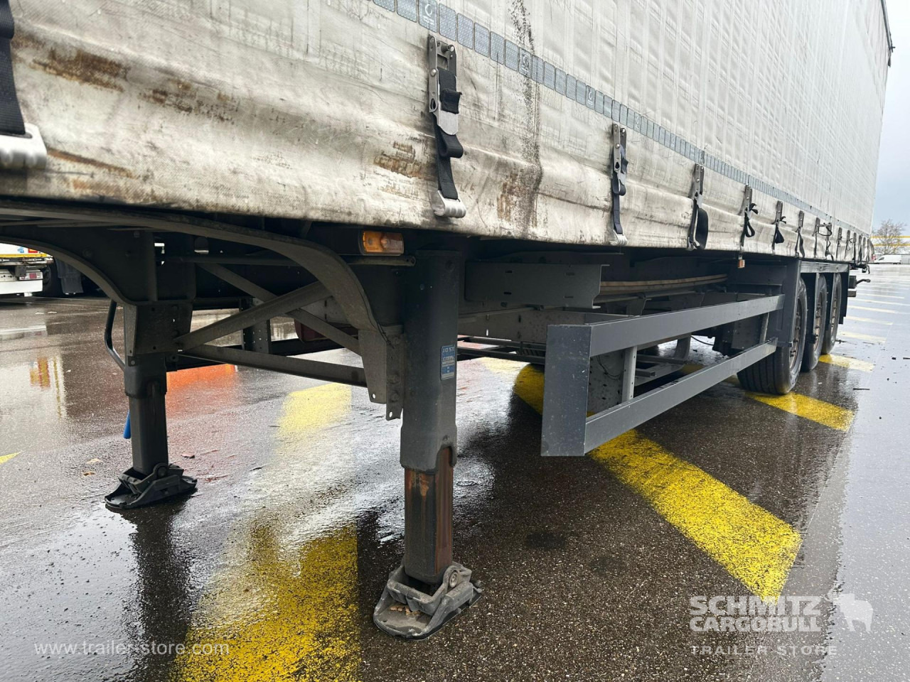 SCHMITZ Curtainsider Standard - Semi-reboque de lona: foto 3 SCHMITZ Curtainsider Standard - Semi-reboque de lona: foto 3