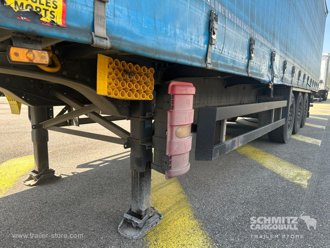 SCHMITZ Curtainsider Standard - Semi-reboque de lona: foto 3 SCHMITZ Curtainsider Standard - Semi-reboque de lona: foto 3