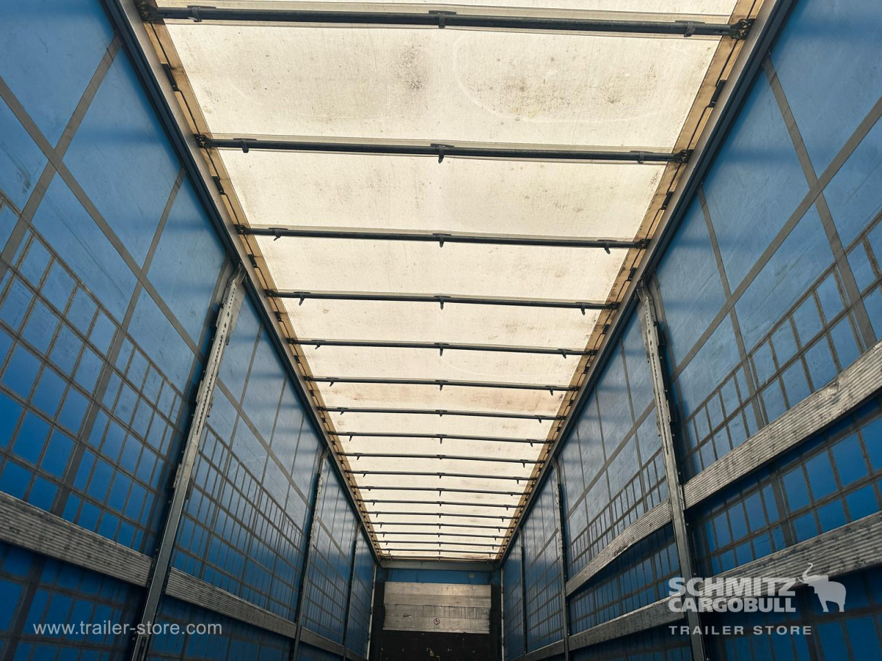 SCHMITZ Curtainsider Standard - Semi-reboque de lona: foto 5 SCHMITZ Curtainsider Standard - Semi-reboque de lona: foto 5