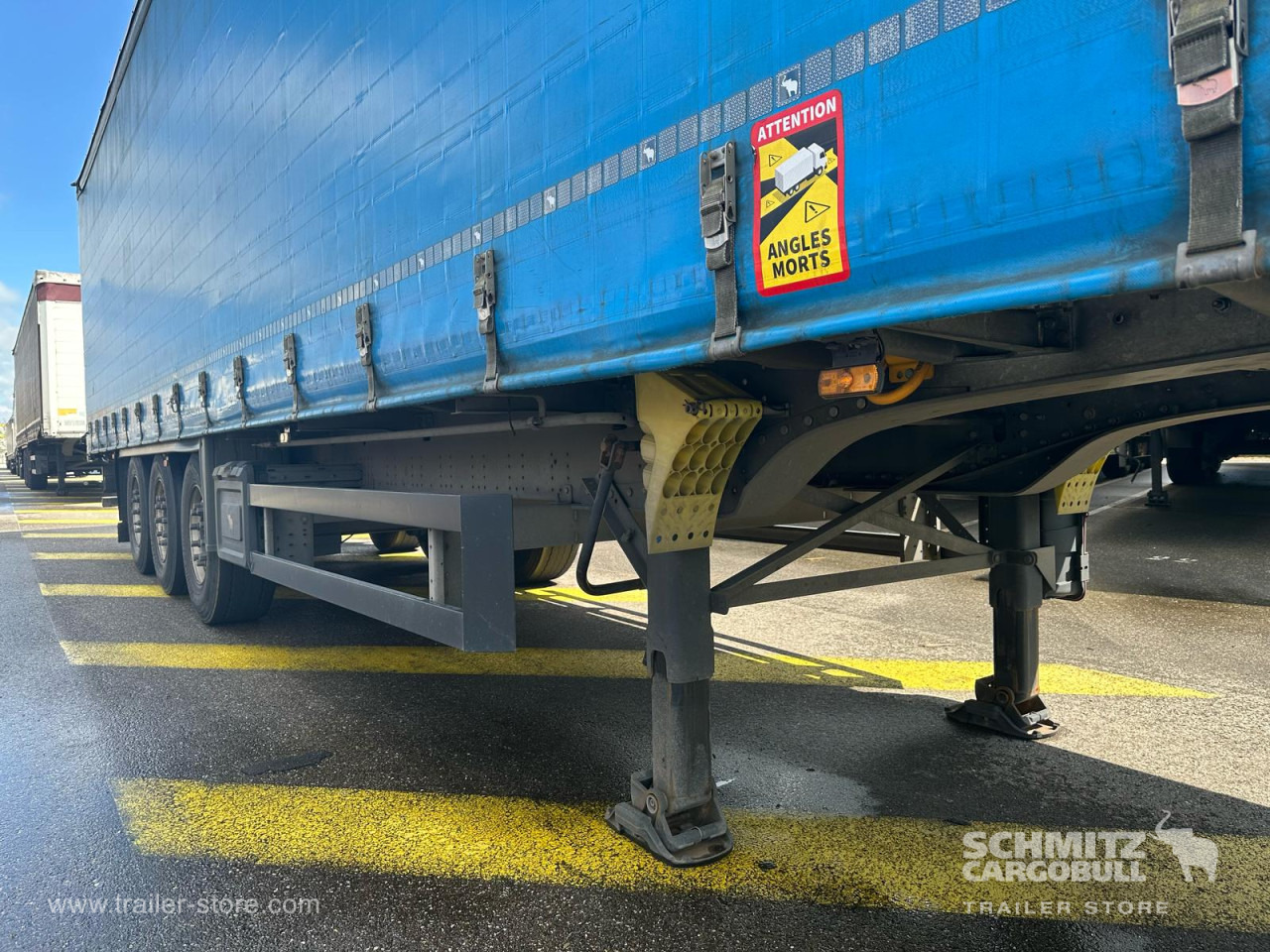 SCHMITZ Curtainsider Standard - Semi-reboque de lona: foto 3 SCHMITZ Curtainsider Standard - Semi-reboque de lona: foto 3