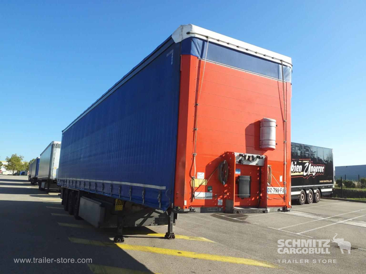 SCHMITZ Curtainsider Standard - Semi-reboque de lona: foto 1 SCHMITZ Curtainsider Standard - Semi-reboque de lona: foto 1