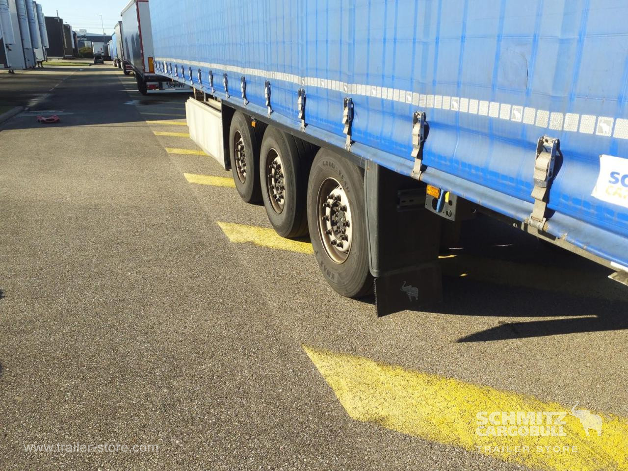SCHMITZ Curtainsider Standard - Semi-reboque de lona: foto 4 SCHMITZ Curtainsider Standard - Semi-reboque de lona: foto 4