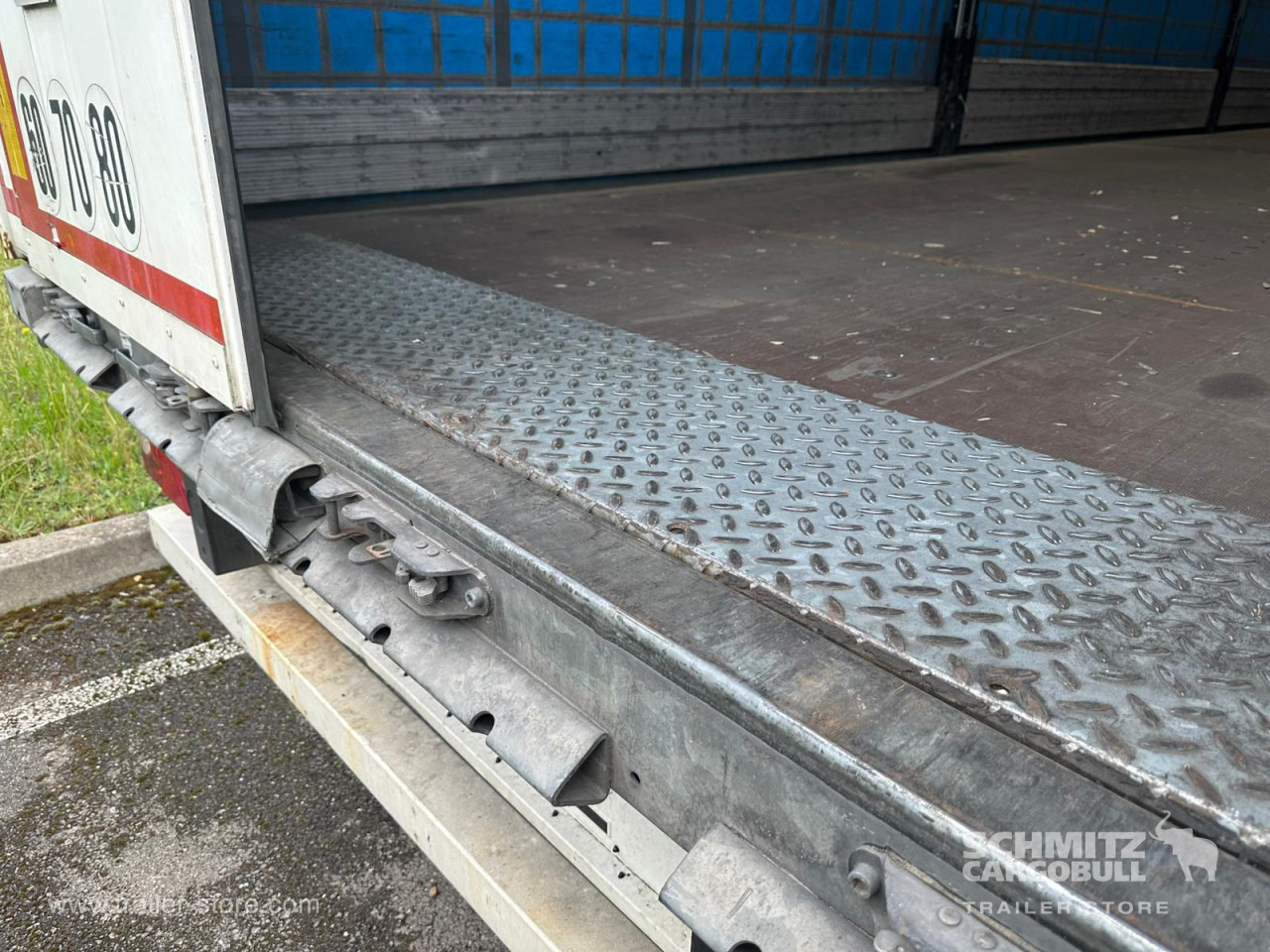 SCHMITZ Curtainsider Standard - Semi-reboque de lona: foto 4 SCHMITZ Curtainsider Standard - Semi-reboque de lona: foto 4