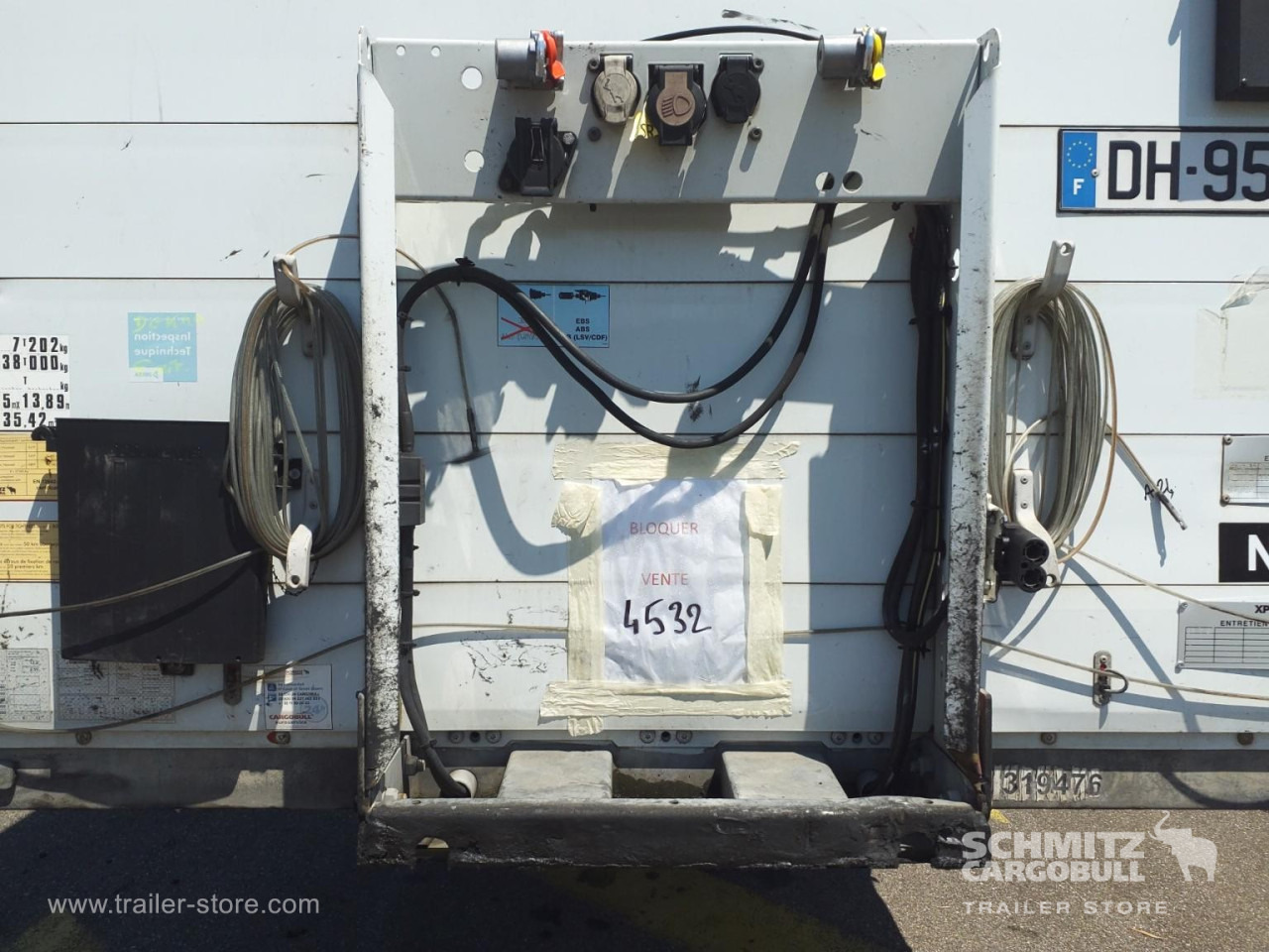 SCHMITZ Curtainsider Standard Taillift - Semi-reboque de lona: foto 3 SCHMITZ Curtainsider Standard Taillift - Semi-reboque de lona: foto 3