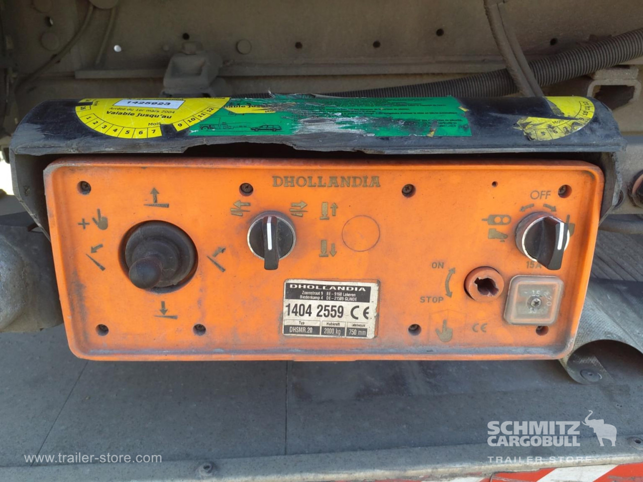 SCHMITZ Curtainsider Standard Taillift - Semi-reboque de lona: foto 2 SCHMITZ Curtainsider Standard Taillift - Semi-reboque de lona: foto 2