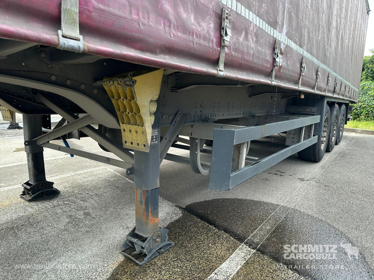 SCHMITZ Curtainsider Standard Taillift - Semi-reboque de lona: foto 2 SCHMITZ Curtainsider Standard Taillift - Semi-reboque de lona: foto 2