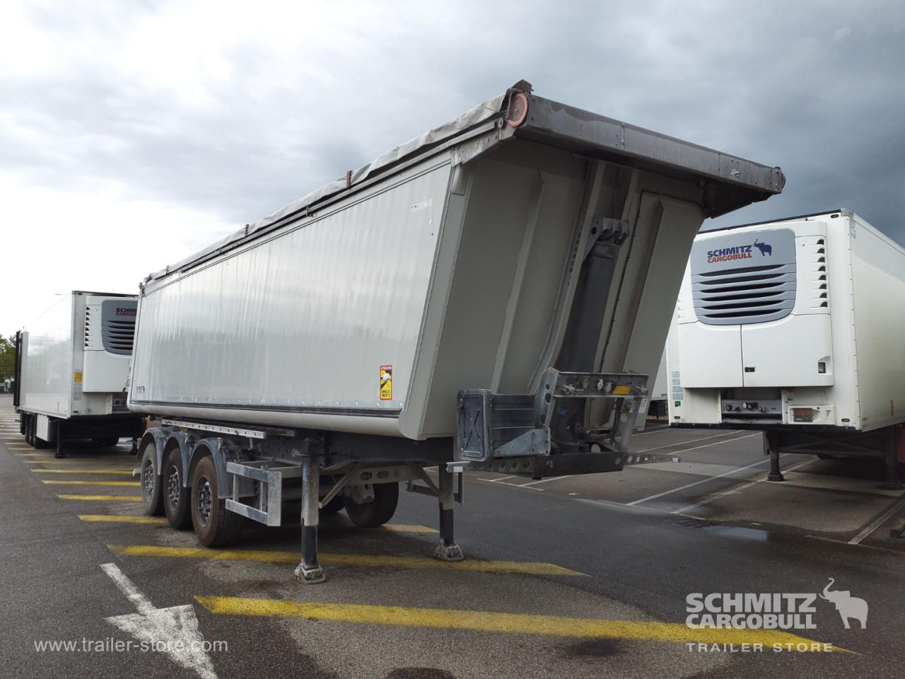 SCHMITZ Tipper Alu-square sided body 39m³ - Semireboque basculante: foto 1 SCHMITZ Tipper Alu-square sided body 39m³ - Semireboque basculante: foto 1