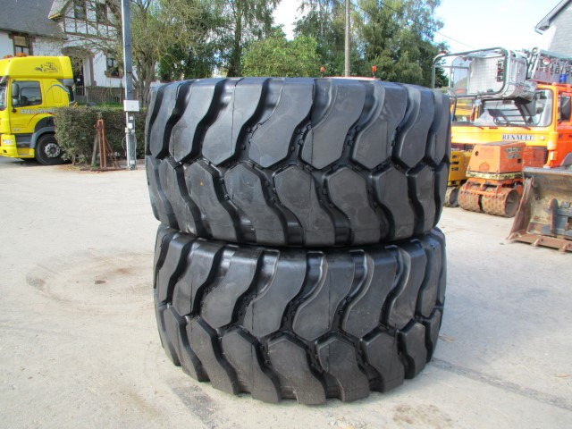 HILO 35/65R33 LCHS - Pneu de Máquina de construção: foto 1 HILO 35/65R33 LCHS - Pneu de Máquina de construção: foto 1