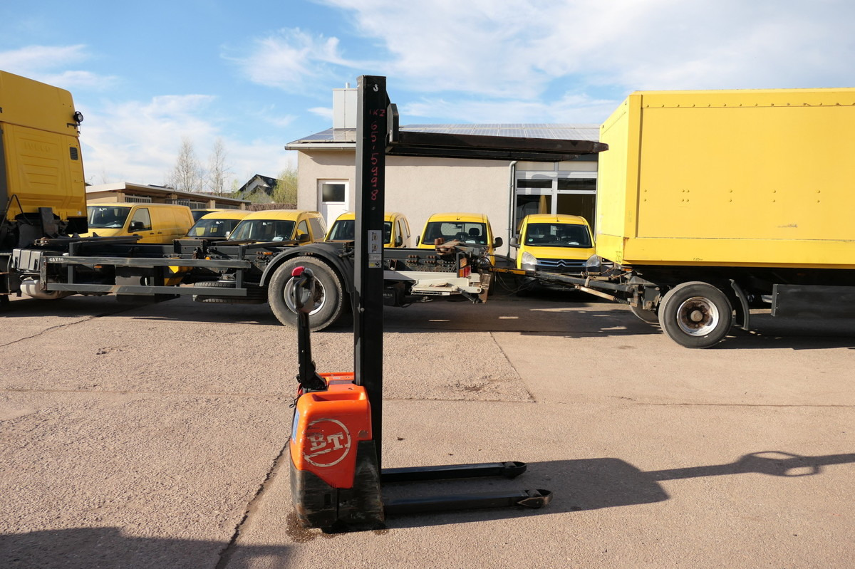 BT HWE 100 Elektro Batterie 11/2024 - Porta-palete: foto 1 BT HWE 100 Elektro Batterie 11/2024 - Porta-palete: foto 1