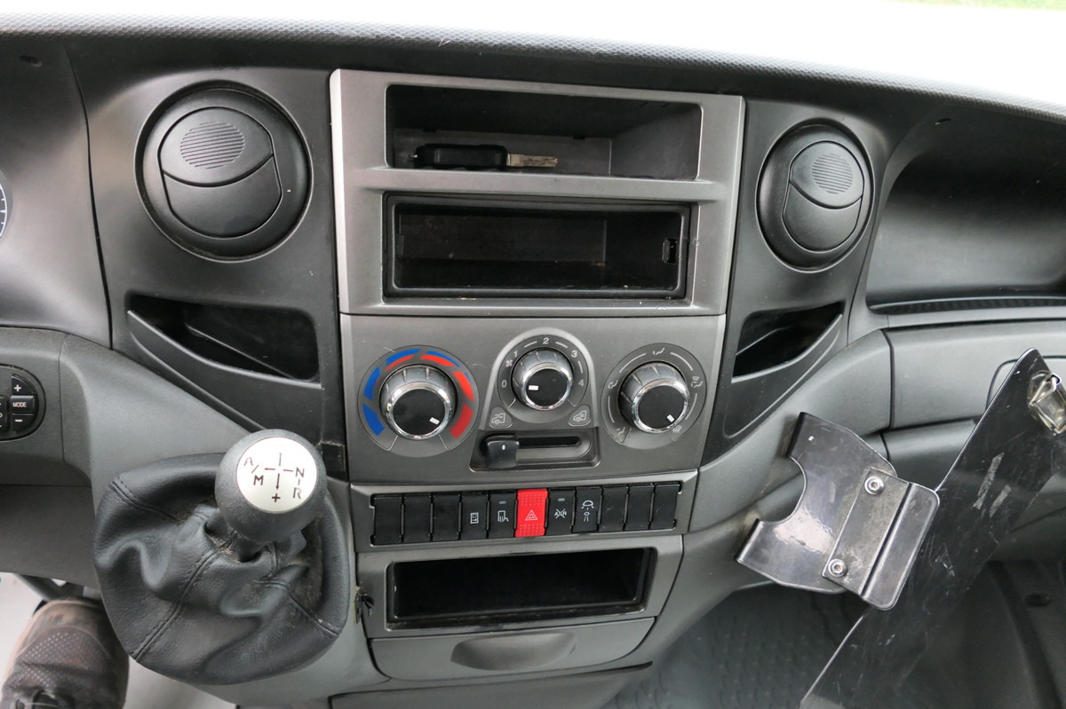 Carrinha de contentor IVECO Daily 35 S11 C30C AUTOMATIK KAMERA Regale LUFT D: foto 10