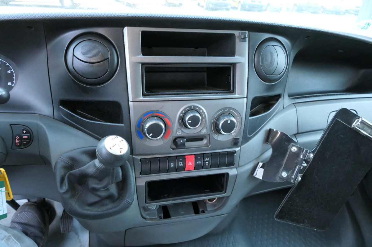 Carrinha de contentor IVECO Daily 35 S11 C30C AUTOMATIK KAMERA Regale LUFT D: foto 10 Carrinha de contentor IVECO Daily 35 S11 C30C AUTOMATIK KAMERA Regale LUFT D: foto 10