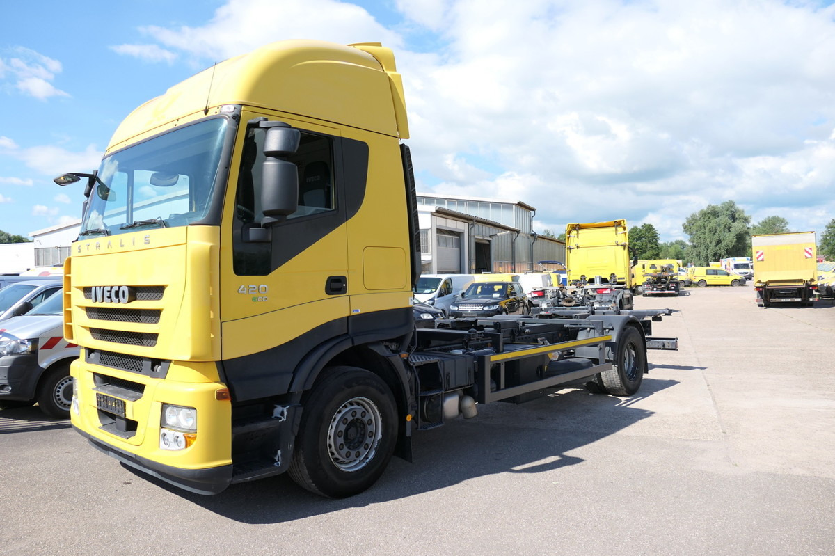 IVECO Stralis AS 190 S 420 ECO LBW AHK KLIMA INTARDER - Caminhão transportador de contêineres/ Caixa móvel: foto 3 IVECO Stralis AS 190 S 420 ECO LBW AHK KLIMA INTARDER - Caminhão transportador de contêineres/ Caixa móvel: foto 3