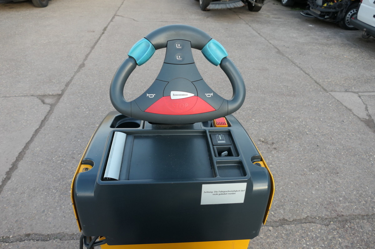 JUNGHEINRICH EZS 130 Schlepper Batterie 06/2021 - Trator elétrics: foto 5 JUNGHEINRICH EZS 130 Schlepper Batterie 06/2021 - Trator elétrics: foto 5