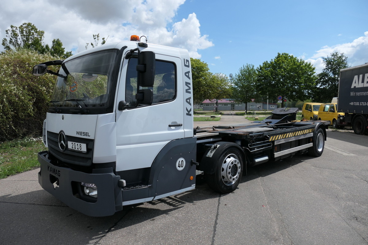 MERCEDES-BENZ Kamag Wiesel WBH 25 Wiesel Umsetzfahrzeug - Caminhão transportador de contêineres/ Caixa móvel: foto 1 MERCEDES-BENZ Kamag Wiesel WBH 25 Wiesel Umsetzfahrzeug - Caminhão transportador de contêineres/ Caixa móvel: foto 1