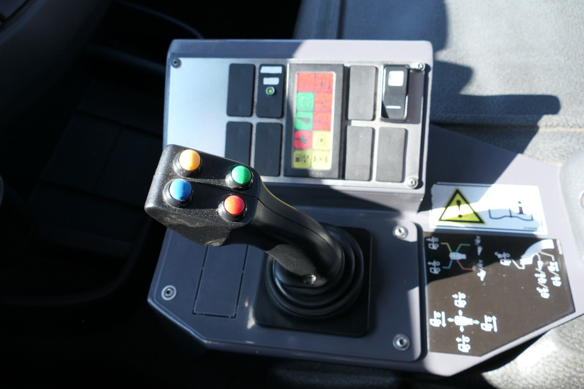 Caminhão transportador de contêineres/ Caixa móvel MERCEDES-BENZ Kamag Wiesel WBH 25 Wiesel Umsetzfahrzeug: foto 17