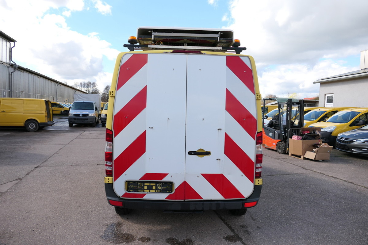 MERCEDES-BENZ Sprinter 216 CDI KLIMA - Begleitfahrzeug SCHLAFB - Furgão compacto: foto 4 MERCEDES-BENZ Sprinter 216 CDI KLIMA - Begleitfahrzeug SCHLAFB - Furgão compacto: foto 4