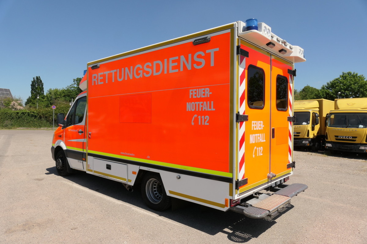 MERCEDES-BENZ Sprinter 519 CDI Klima Krankenwagen - Ambulância: foto 4 MERCEDES-BENZ Sprinter 519 CDI Klima Krankenwagen - Ambulância: foto 4