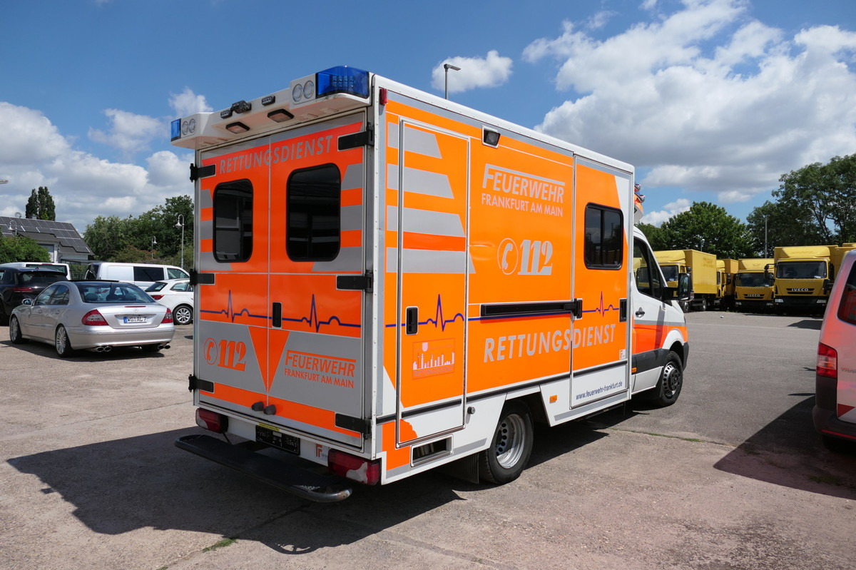 MERCEDES-BENZ Sprinter 519 CDI Klima Krankenwagen Fahrtec Aufb - Ambulância: foto 4 MERCEDES-BENZ Sprinter 519 CDI Klima Krankenwagen Fahrtec Aufb - Ambulância: foto 4