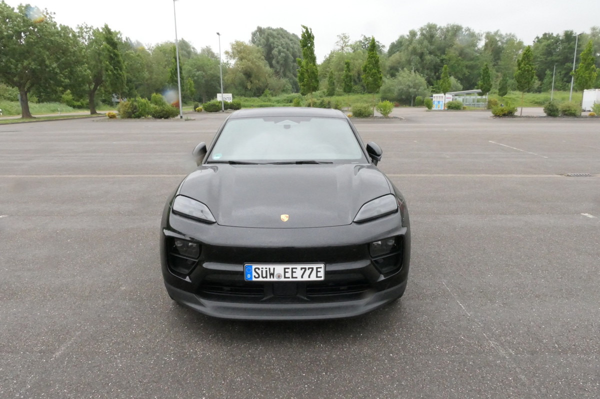 PORSCHE Macan 4 Electric - Bose Soundsystem Kombilimousi - SUV: foto 3 PORSCHE Macan 4 Electric - Bose Soundsystem Kombilimousi - SUV: foto 3