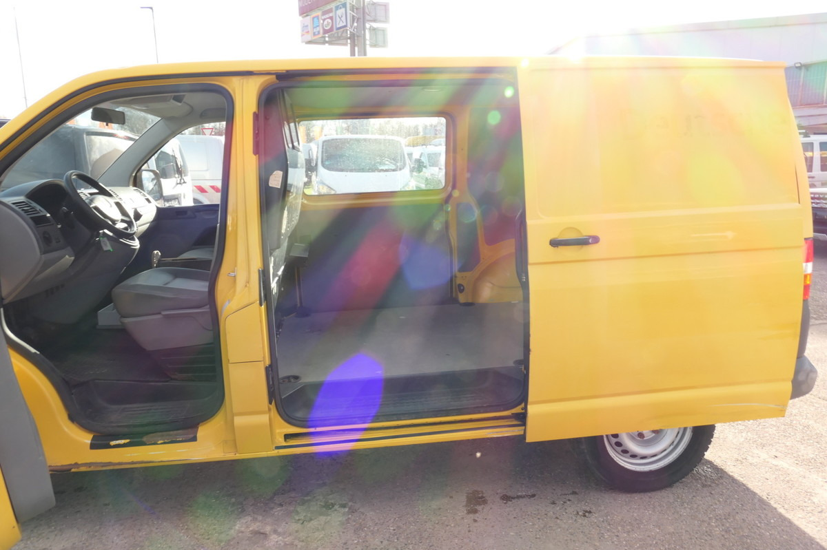Fotografia de interior 1: Furgão compacto VW T5 Transporter 1.9 TDI 2-Sitzer PARKTRONIK 2xSCH