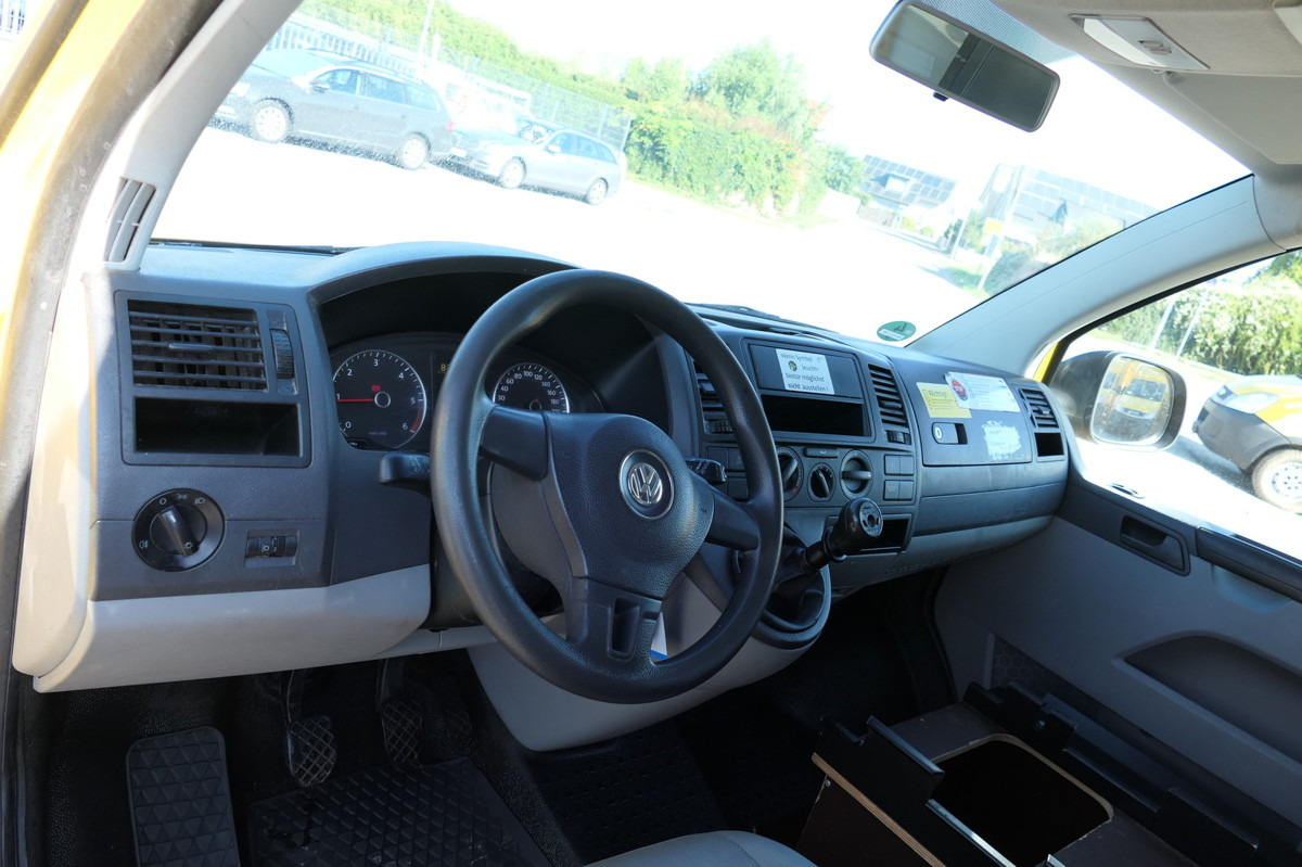 Fotografia de interior 1: Furgão compacto VW T5 Transporter 2.0 TDI PARKTRONIK EURO-5 2xSCHIE