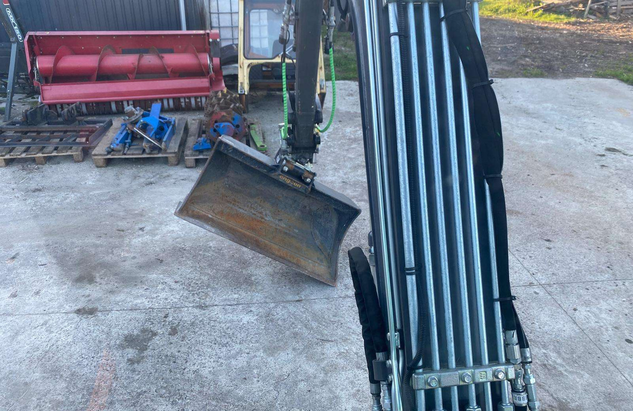 Mini escavadeira Volvo EC27D: foto 10