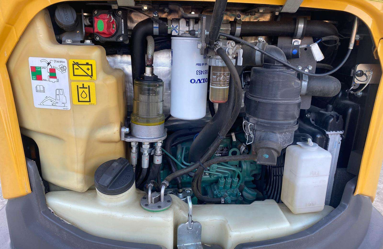 Mini escavadeira Volvo EC27D: foto 7