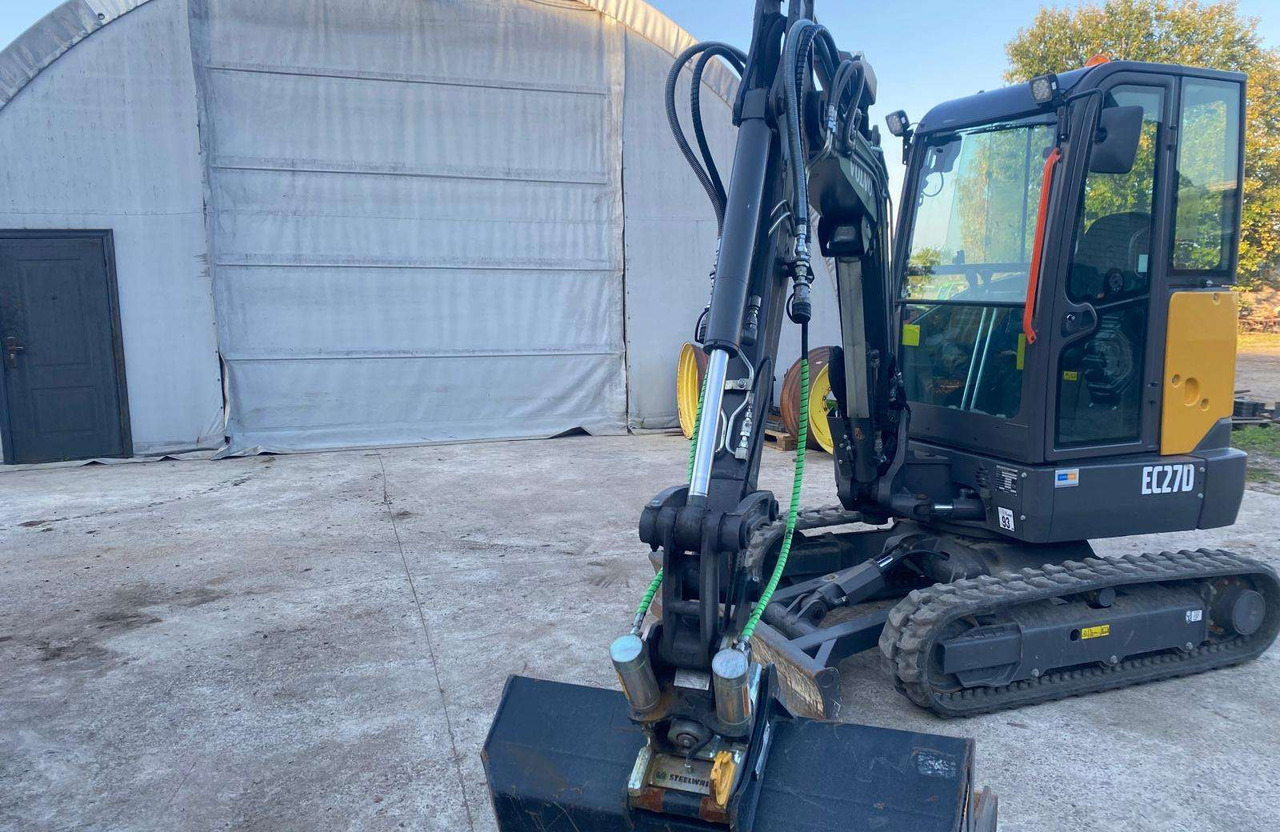 Mini escavadeira Volvo EC27D: foto 6