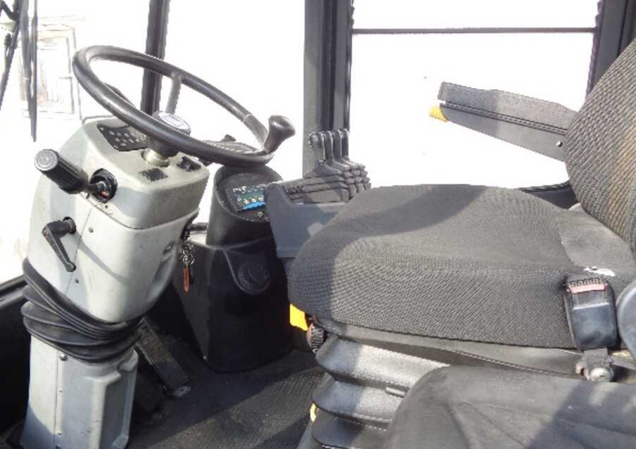 Fantuzzi FDC 180 - Empilhadeira a diesel: foto 2 Fantuzzi FDC 180 - Empilhadeira a diesel: foto 2