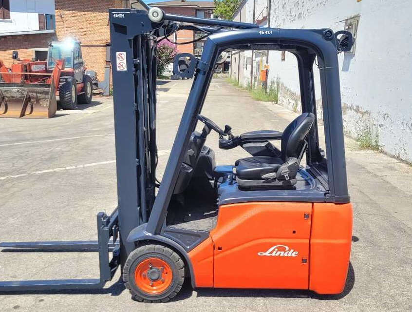 Linde E 16 C-01/386 (batt. 2016) - Empilhadeira elétrica: foto 3 Linde E 16 C-01/386 (batt. 2016) - Empilhadeira elétrica: foto 3