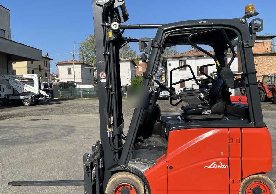 Linde E 20 PH/386 (batt. 2017) - Empilhadeira elétrica: foto 2 Linde E 20 PH/386 (batt. 2017) - Empilhadeira elétrica: foto 2