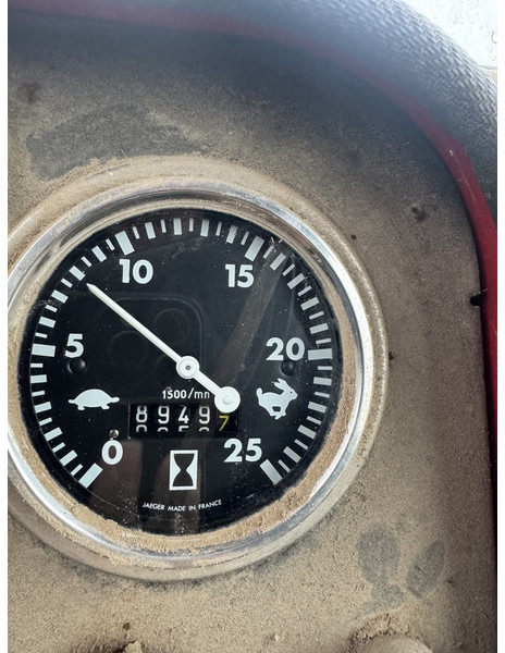 Massey Ferguson 590 - Trator: foto 5 Massey Ferguson 590 - Trator: foto 5