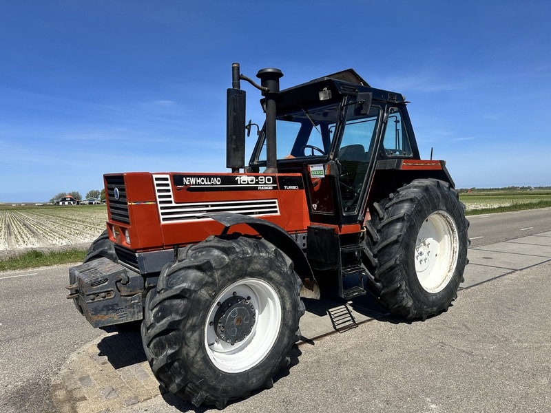 New Holland 180-90 DT - Trator: foto 1 New Holland 180-90 DT - Trator: foto 1